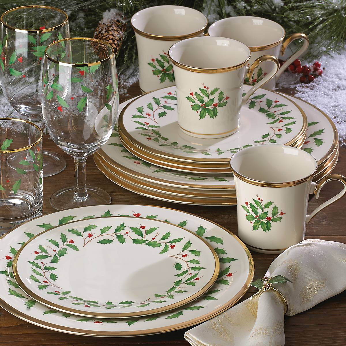 Holiday 12-Piece Plate & Mug Dinnerware Set