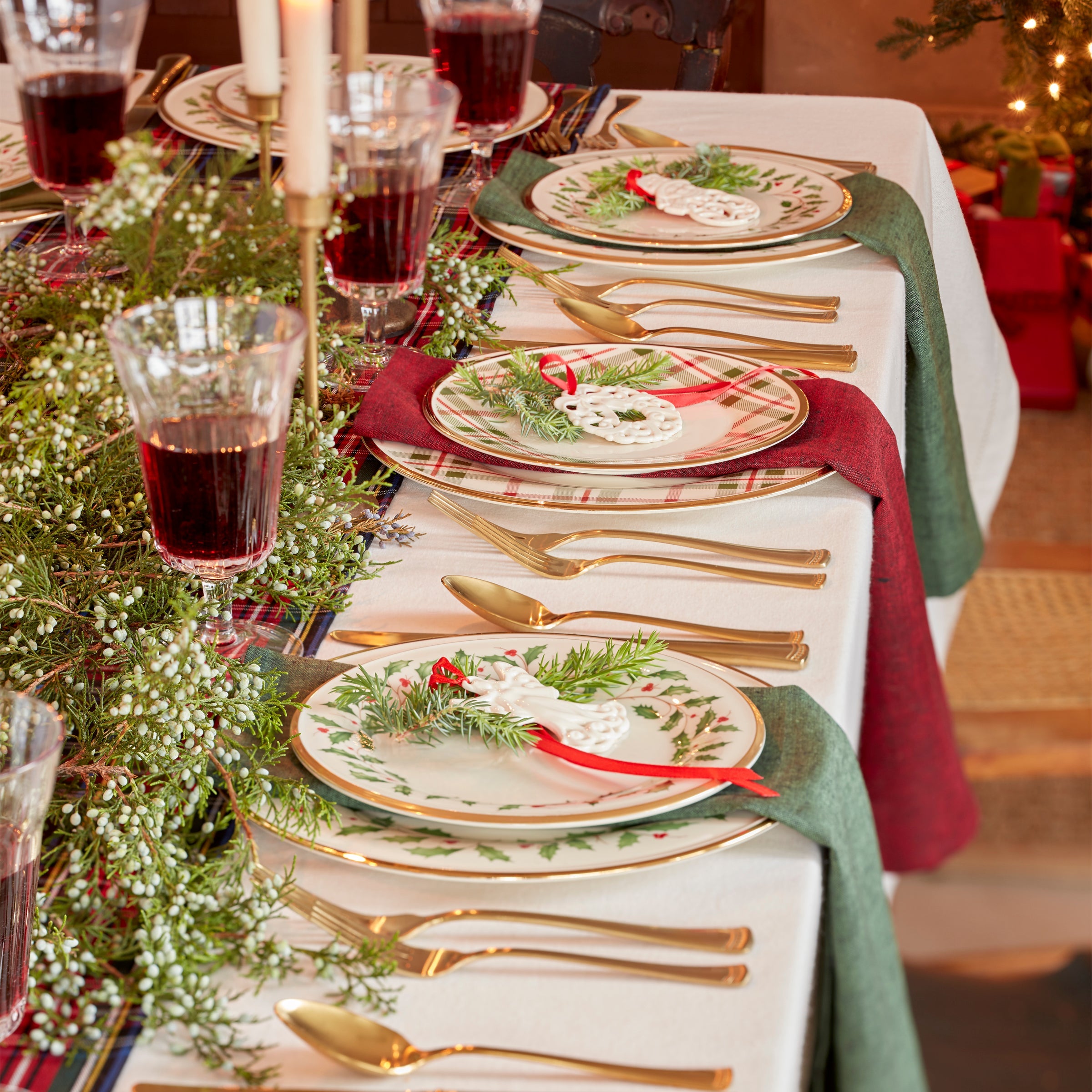 Holiday 12-Piece Plate & Mug Dinnerware Set